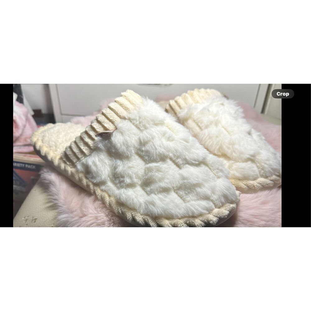 Draft Listing Cream and white colored plush closed toe slippers size 10.5/11￼ - Picture 3 of 8
